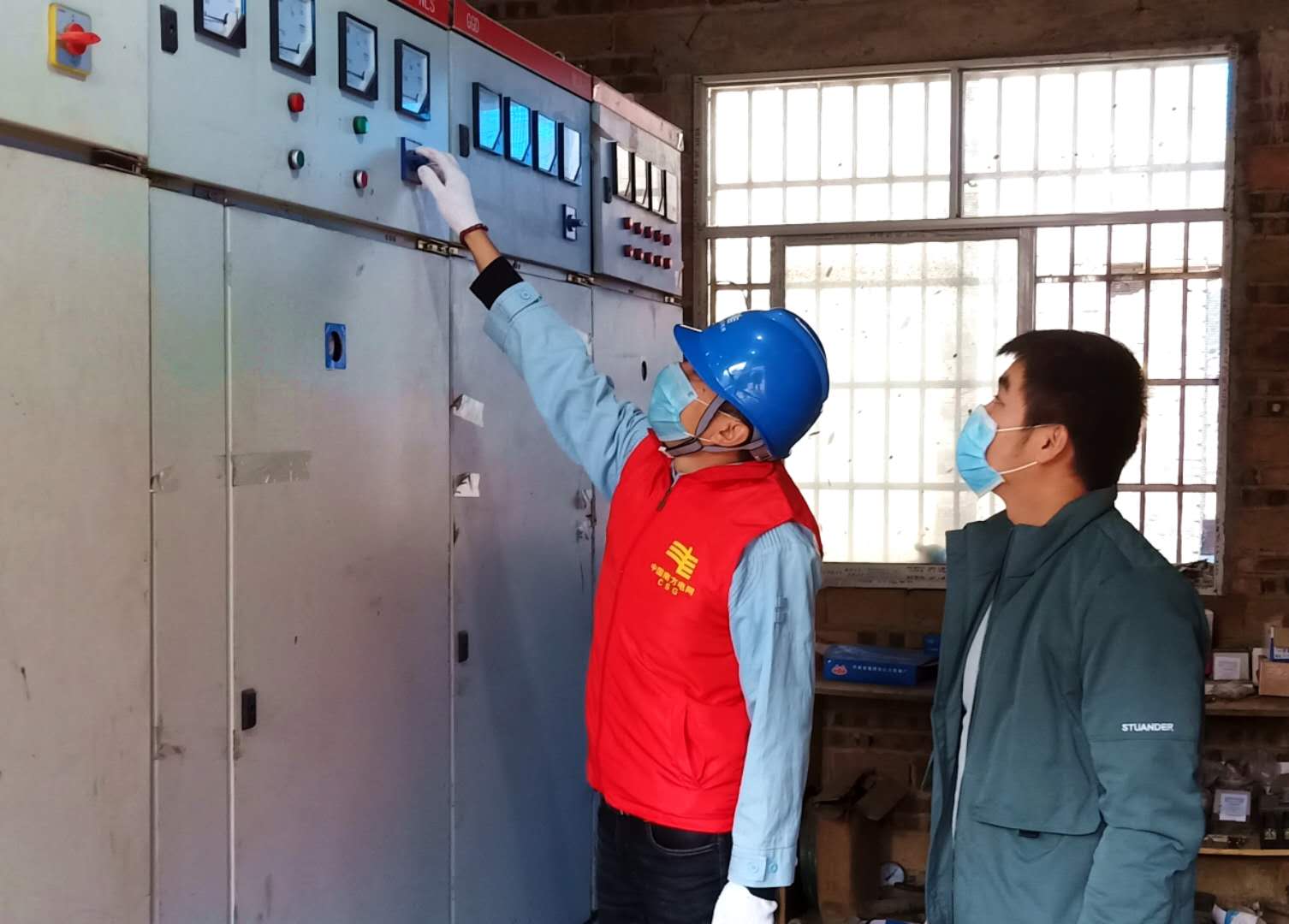 平塘供電局：主動(dòng)走訪現(xiàn)場(chǎng)辦公，助推企業(yè)有序復(fù)工