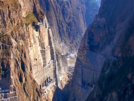 為建烏東德水電站，在峽谷底部挖90米深洞穴，用來干嘛的？
