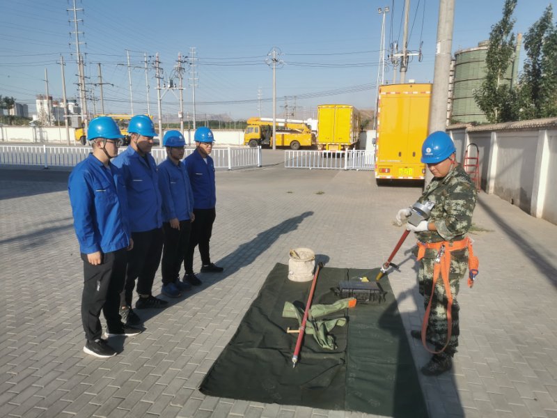 烏海電業(yè)局配電帶電作業(yè)中心：現(xiàn)場培訓求實效，技能素質(zhì)再提升