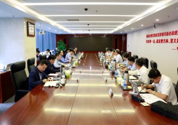錢智民會(huì)見鞍鋼集團(tuán)董事長(zhǎng)、黨委書記譚成旭