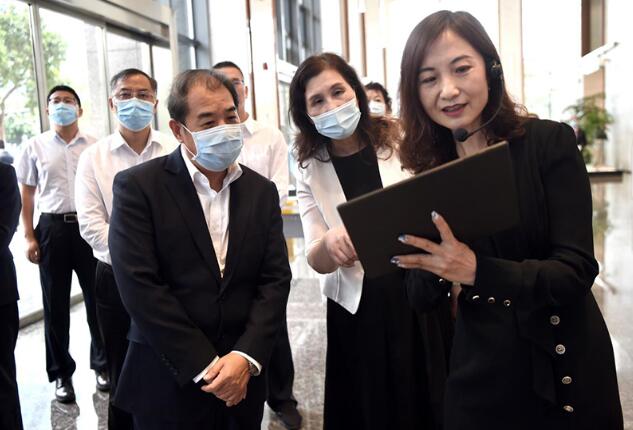 南方電網(wǎng)公司董事長、黨組書記孟振平調(diào)研鼎和保險公司
