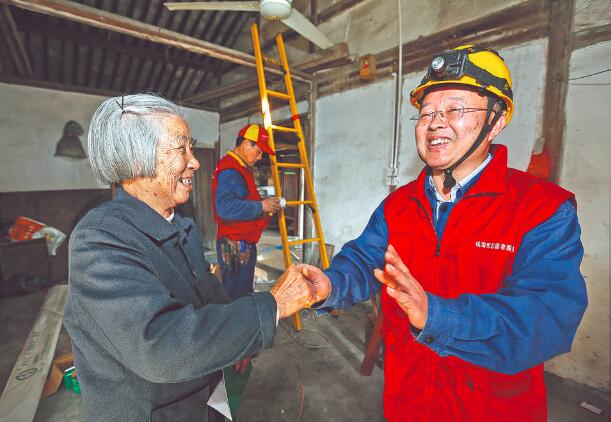 時代楷?！泵鎸γ?錢海軍：黎明同志步履不停 點(diǎn)亮萬家燈火