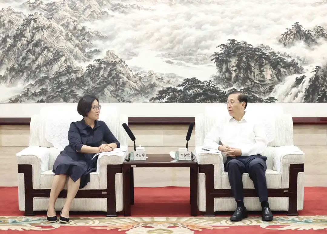 國家電網(wǎng)董事長、黨組書記辛保安與江西省委副書記、贛州市委書記吳忠瓊會(huì)談