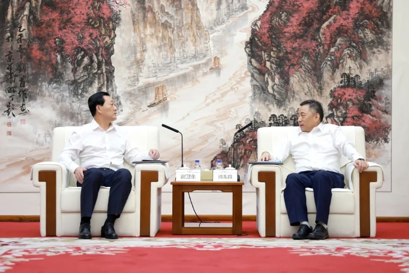 中國能建黨委書記、董事長宋海良與朝陽市市長謝衛(wèi)東會(huì)談