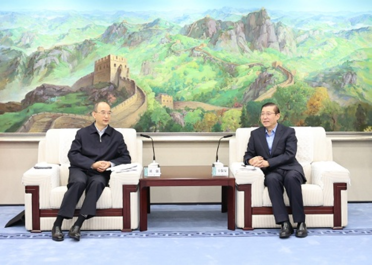 國(guó)家電網(wǎng)公司董事長(zhǎng)、黨組書(shū)記辛保安與四川省省長(zhǎng)黃強(qiáng)舉行會(huì)談