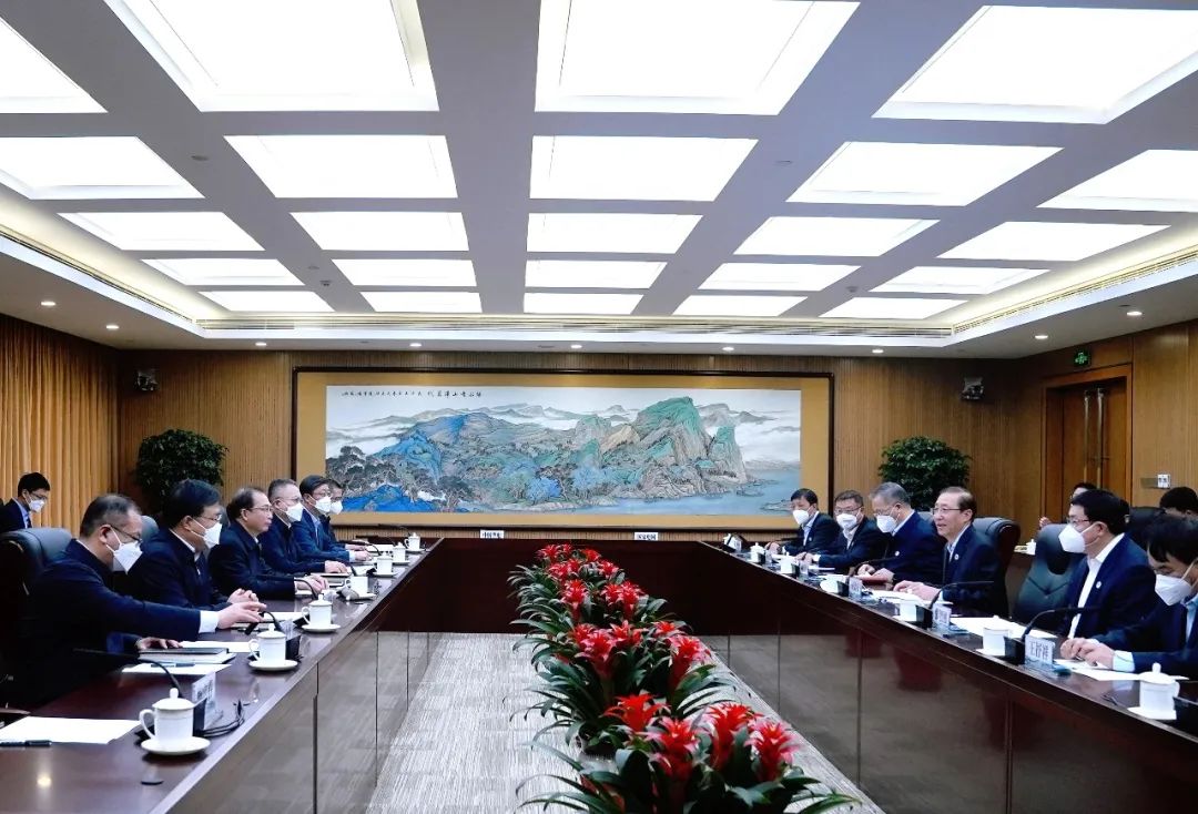 華電集團董事長江毅、總經(jīng)理葉向東與國家電網(wǎng)董事長辛保安、總經(jīng)理張智剛舉行會談