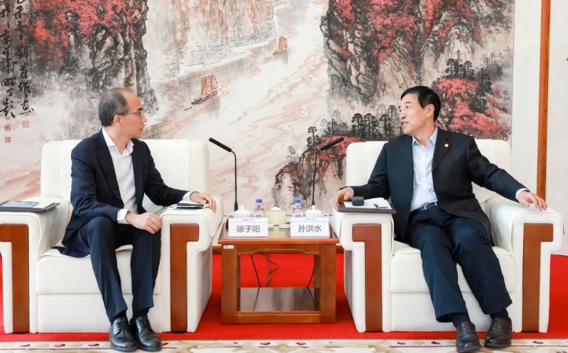 中國(guó)能建黨委副書記、總經(jīng)理孫洪水與中興通訊總裁徐子陽(yáng)會(huì)談