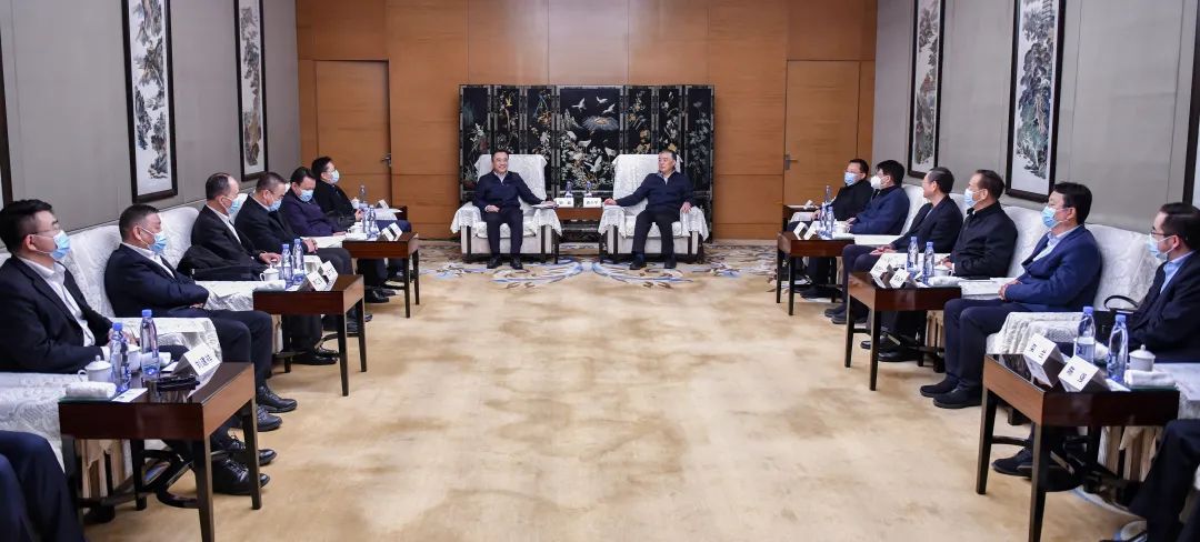 大唐集團(tuán)黨組書記、董事長鄒磊與陜投集團(tuán)董事長袁小寧、總經(jīng)理趙軍會(huì)談