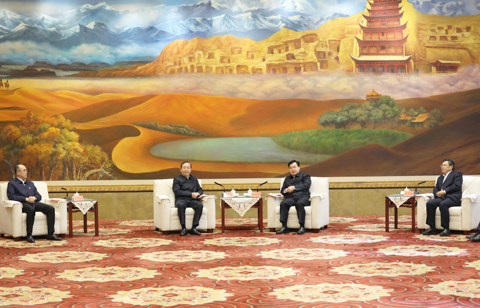 國(guó)家電網(wǎng)公司董事長(zhǎng)、黨組書(shū)記辛保安與甘肅省委書(shū)記胡昌升、省長(zhǎng)任振鶴會(huì)談