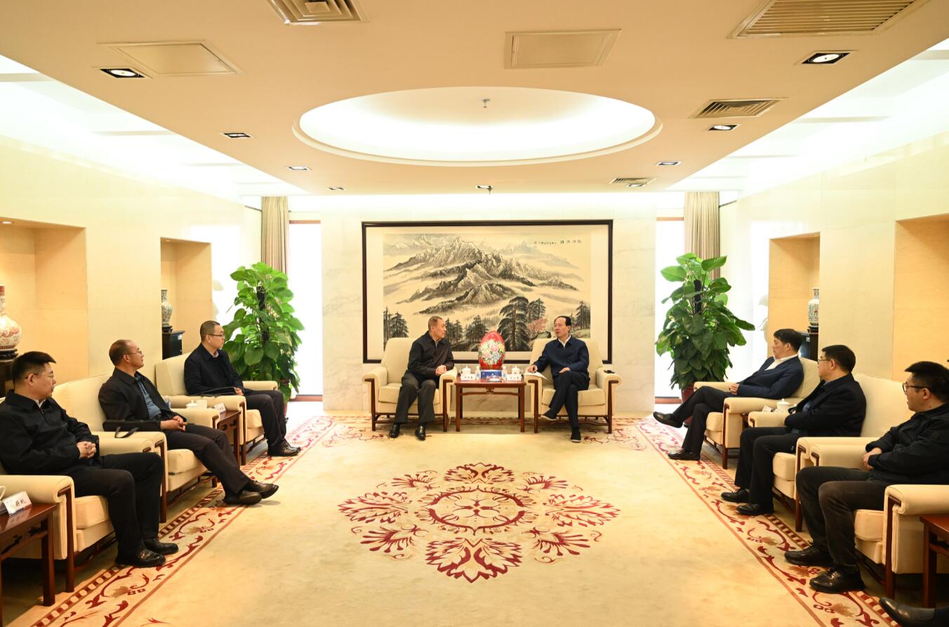 中國(guó)電建黨委書記、董事長(zhǎng)丁焰章會(huì)見內(nèi)蒙古能源集團(tuán)黨委書記、董事長(zhǎng)何雨春