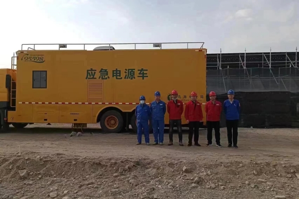 烏海市千里山供電公司：保電路上，我們一直在