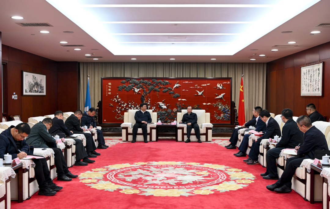 華電集團(tuán)黨組書記、董事長江毅與阿拉善盟委副書記、盟長李中增舉行會(huì)談