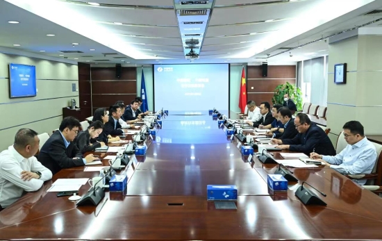 中國電建黨委常委、副總經(jīng)理劉源與中國建材股份副總裁王兵舉行會談