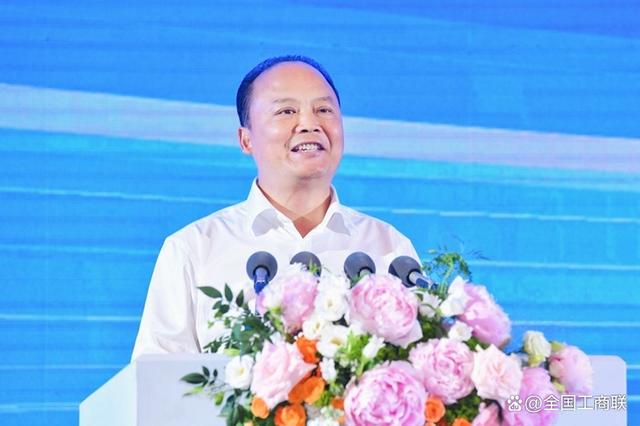 全國工商聯(lián)副主席，通威集團(tuán)董事局主席劉漢元：加快建設(shè)可再生能源 構(gòu)建川渝清潔能源一體化