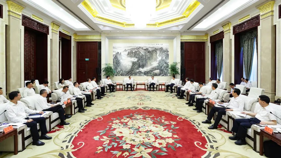 中國(guó)華電黨組書記、董事長(zhǎng)江毅拜會(huì)貴州省委書記徐麟、省長(zhǎng)李炳軍