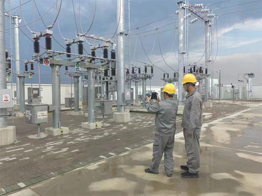 國網秦皇島供電公司全力應對臺風“杜蘇芮”確?？煽抗╇? width=