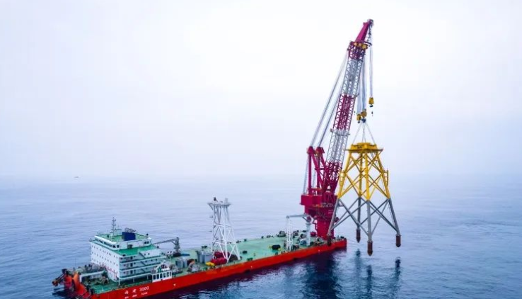 中國能建廣東院陽江青洲一、二海上風(fēng)電場項(xiàng)目完成全部92套風(fēng)機(jī)導(dǎo)管架吊裝