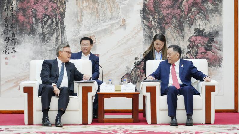 中國能建黨委書記、董事長宋海良與渣打集團(tuán)主席韋浩思會(huì)談
