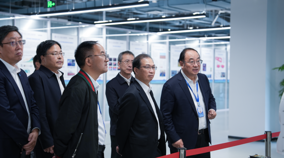 江毅與中國工程院院士、清華大學(xué)海洋工程研究院院長、海工院院長張建民交流座談