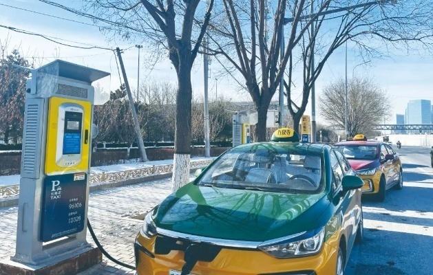 一天去四趟換電站，新能源出租車“不抗凍”怎么開