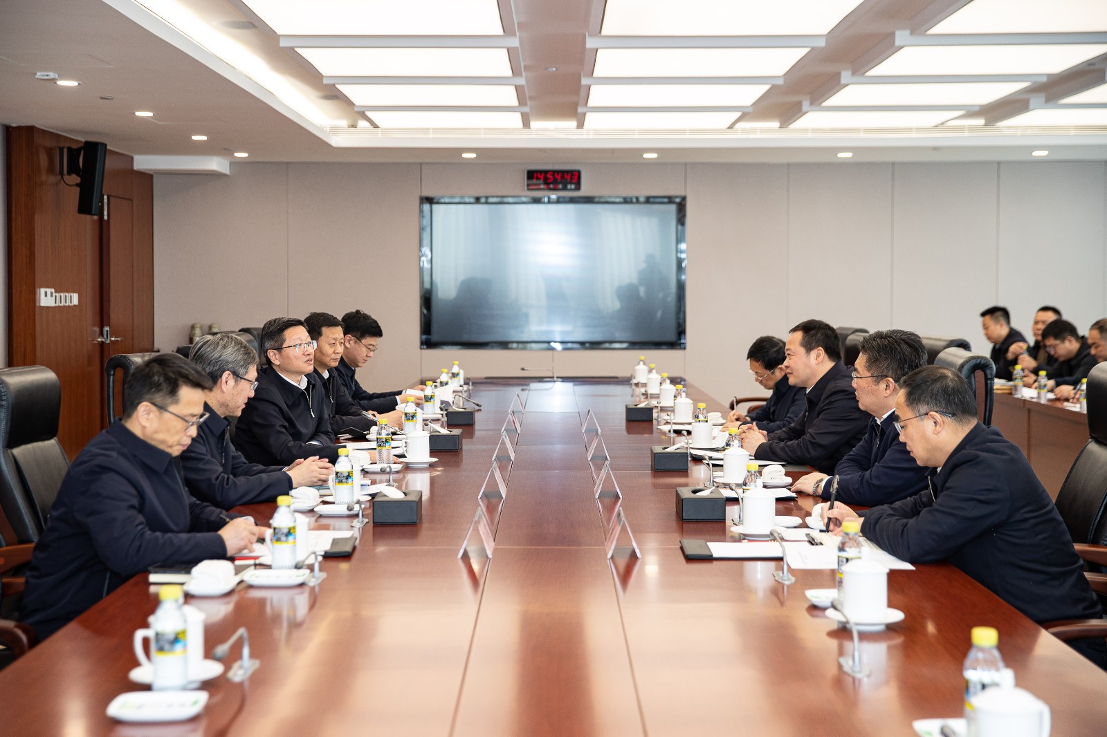 國家能源集團(tuán)公司總經(jīng)理、黨組副書記余兵會(huì)見上饒市委書記陳云