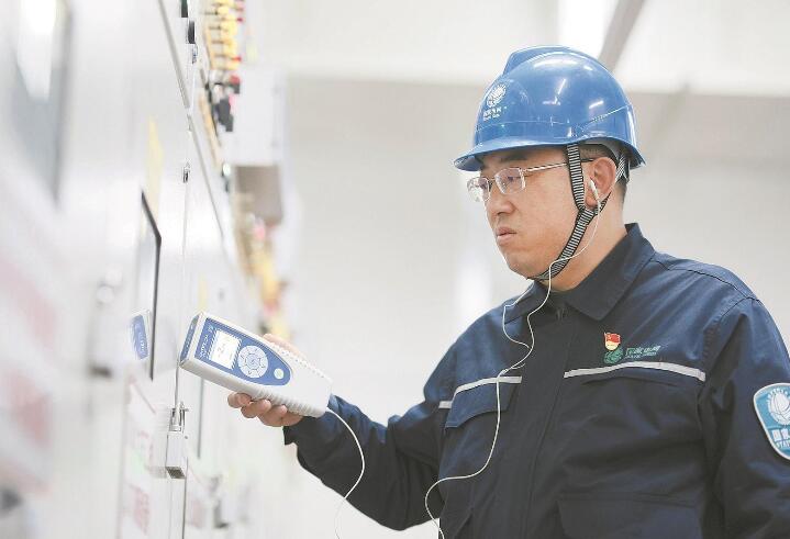 【國網特等勞?！坎苌?把帶電檢測工作做精做透