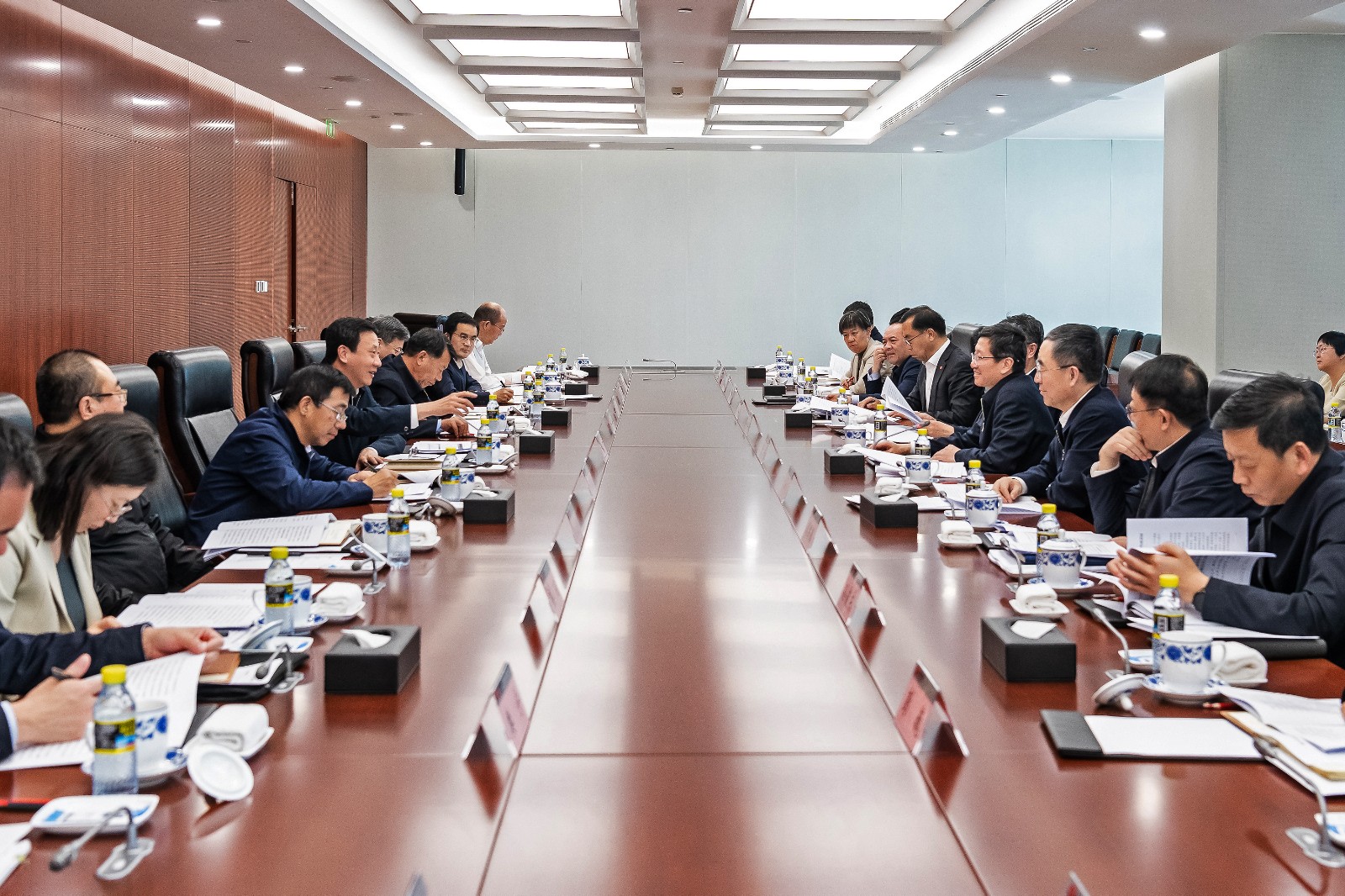 國家能源局黨組成員、副局長任京東一行到國家能源集團(tuán)調(diào)研