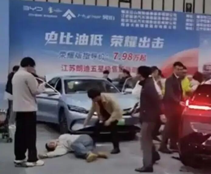 突然啟動!參展車撞傷5人，車企最新回應