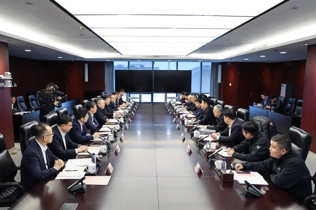 華電集團黨組副書記、總經(jīng)理葉向東與北京市副市長高朋舉行會談
