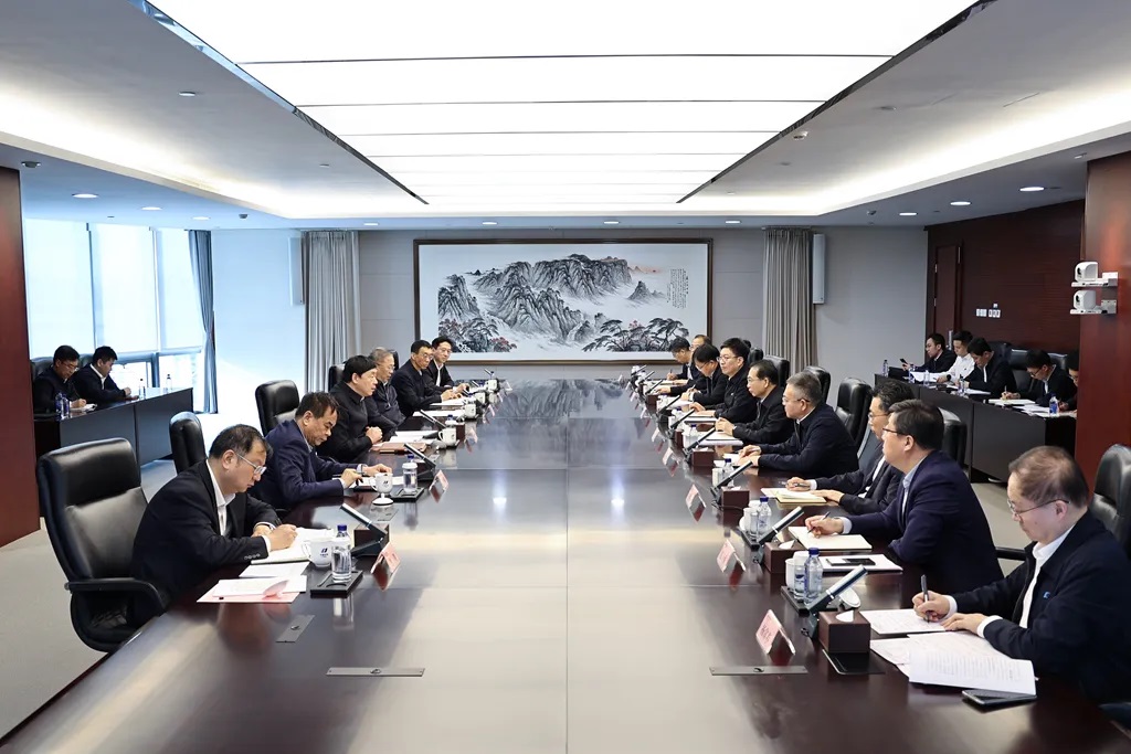 華電集團董事長江毅、總經(jīng)理葉向東與國家電網(wǎng)董事長、黨組書記張智剛會談