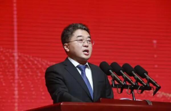 “垃圾大王”嚴(yán)圣軍，拿啥完成近千億投資?