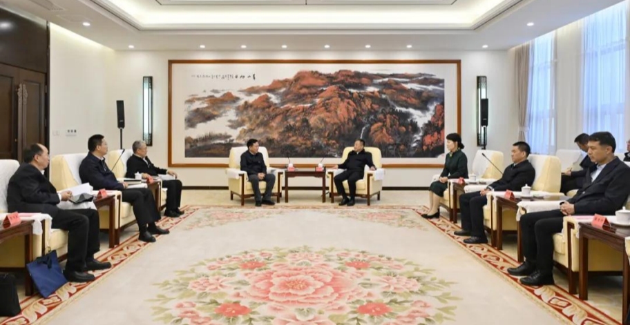 國家電投董事長劉明勝、總經(jīng)理栗寶卿拜會內(nèi)蒙古自治區(qū)黨委書記孫紹騁、自治區(qū)主席王莉霞