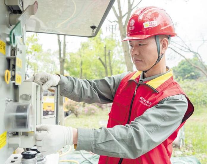 賀彪：星城萬家燈火，“帶電護衛(wèi)”用心守候