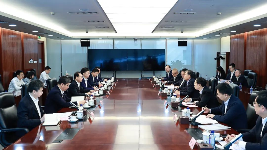 華電集團黨組書記、董事長江毅與中國太平保險集團黨委書記、董事長王思東舉行會談