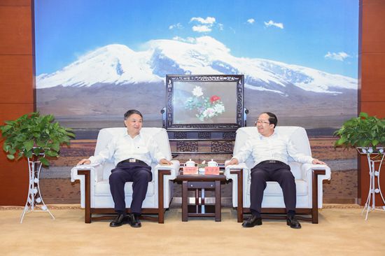 華能集團(tuán)有限公司黨組書記、董事長溫樞剛拜會克州黨委書記王學(xué)東