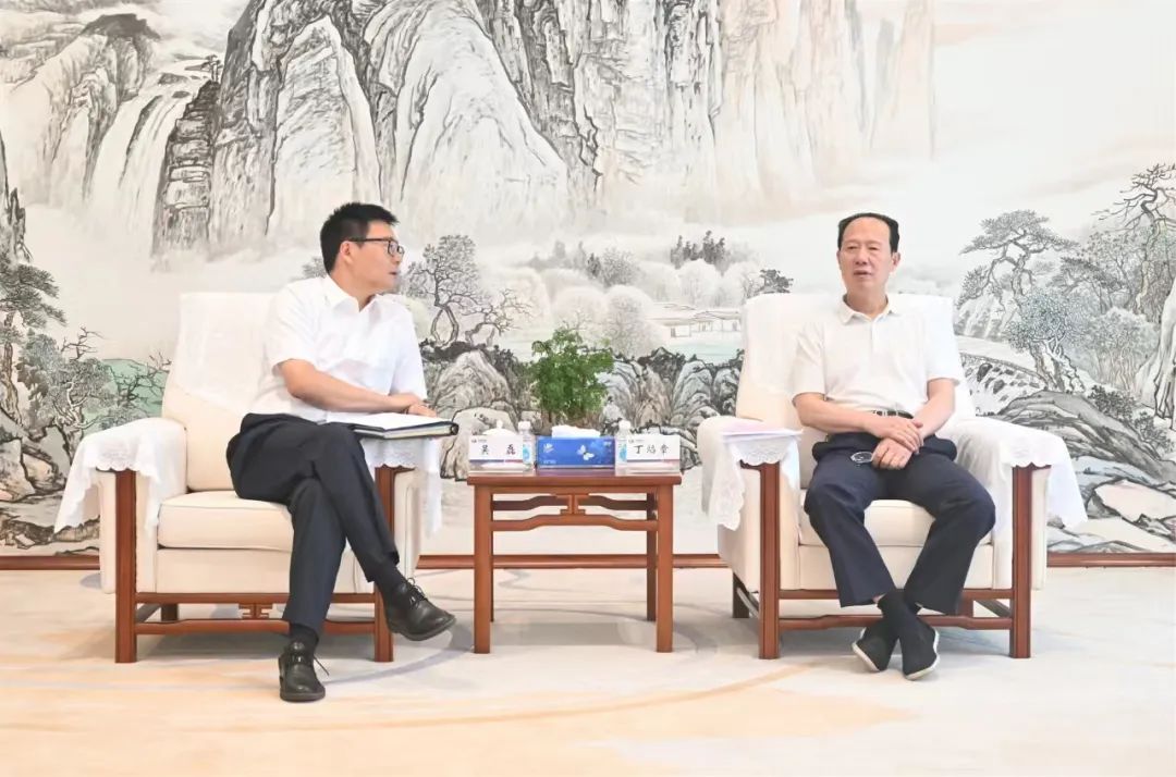 中國電建黨委書記、董事長(zhǎng)丁焰章與上海電氣集團(tuán)黨委書記、董事長(zhǎng)吳磊會(huì)談