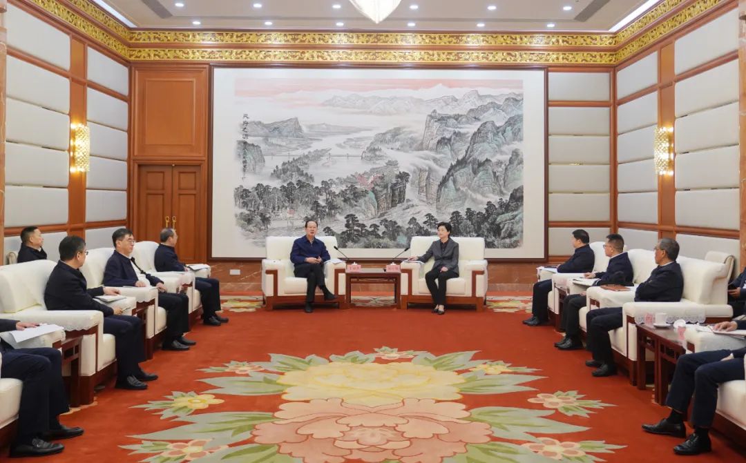 中國電建黨委書記、董事長丁焰章拜會(huì)四川省委副書記、省長施小琳