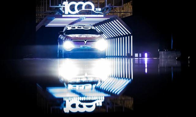 年產(chǎn)量破千萬，中國(guó)新能源汽車挑戰(zhàn)中前行