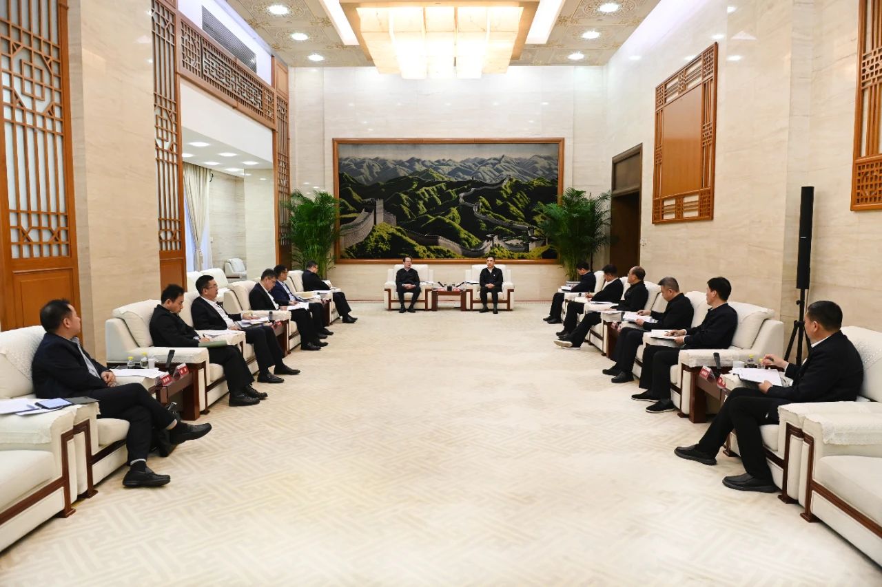 大唐集團黨組書記、董事長鄒磊與中國電建黨委書記、董事長丁焰章會談