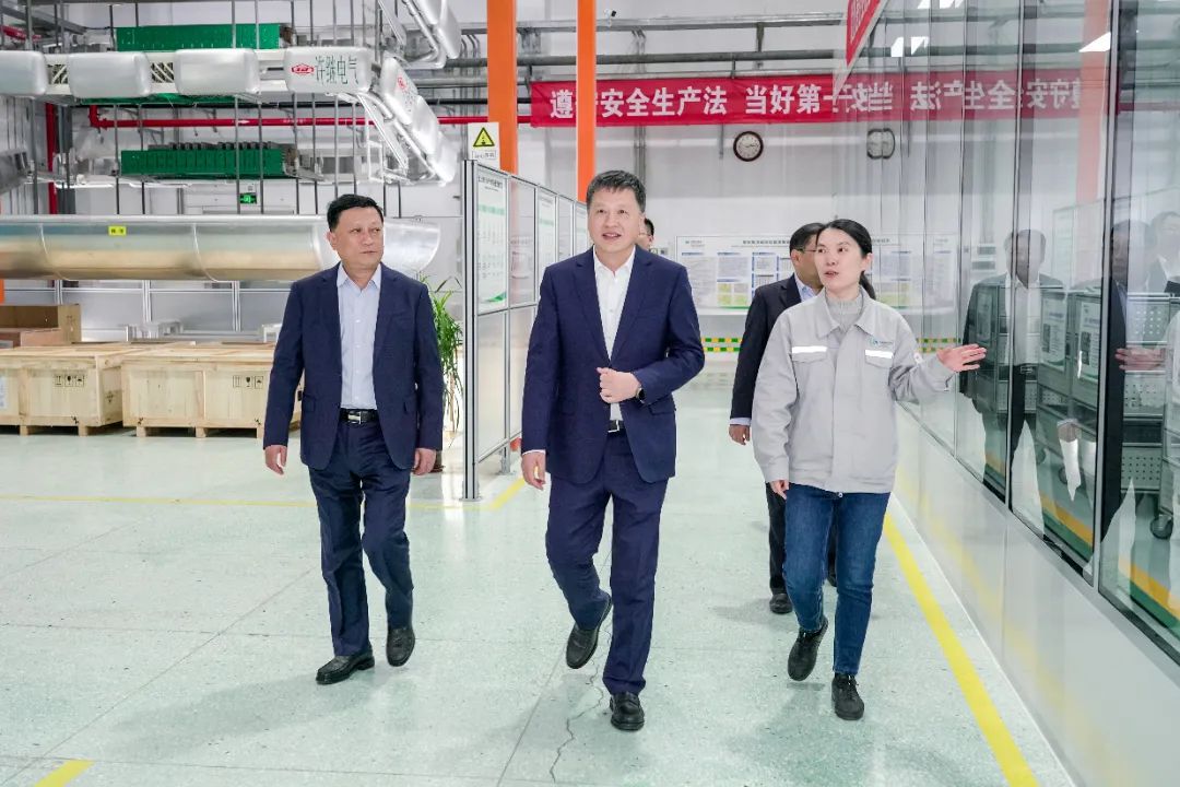 中國電氣裝備黨委副書記、總經(jīng)理周群到河南所屬企業(yè)調研