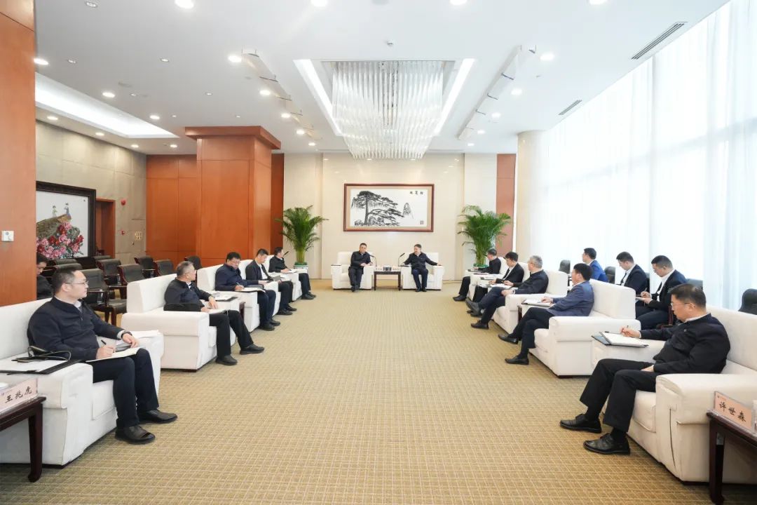 華能集團董事長溫樞剛、總經(jīng)理張文峰會見哈電集團董事長曹志安、總經(jīng)理黃偉