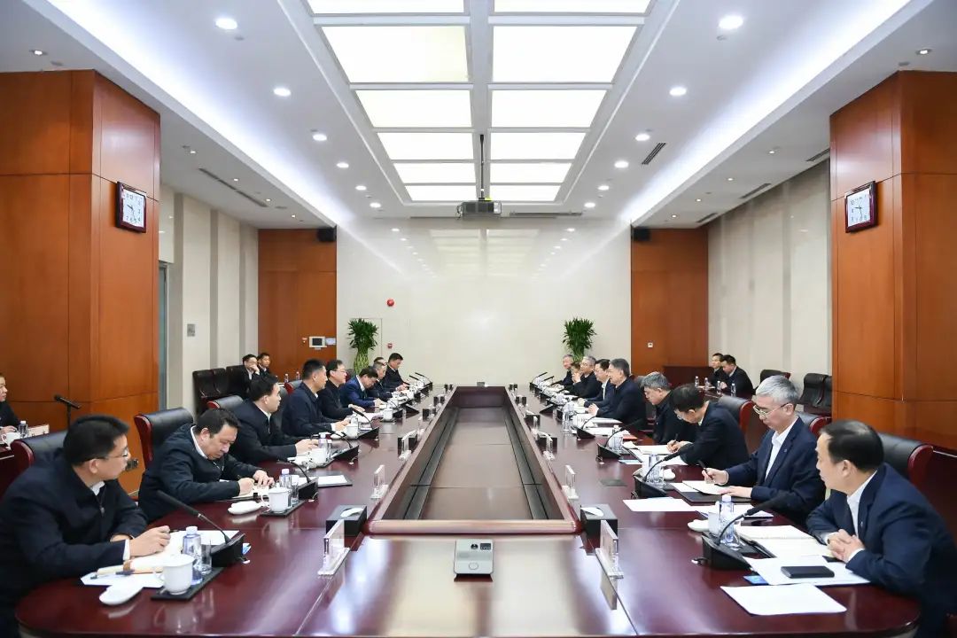 華能集團董事長、黨組書記溫樞剛會見中國安能董事長陳奕輝、總經理周慶豐